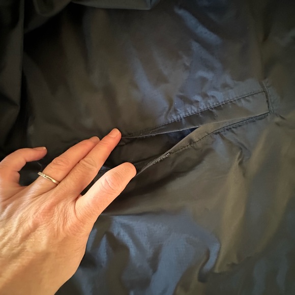 Lands’ End Lightweight Rain Jacket - Picture 5 of 14